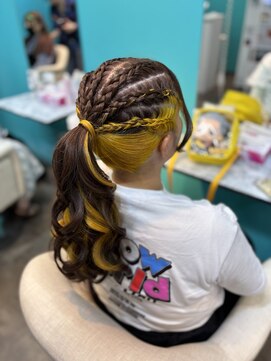 リエラ 新宿(RIERA) 編み込みポニーテール