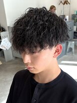 ノイセルヘアー(Noisyle Men's hair) リバースセンターパート/ニュアンスパーマ/ダウンバング/MEN'S