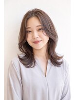 ベルス(bellus)&nbsp;センターパート×くびれセミロング　20代　30代　40代