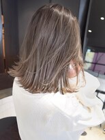 ルーヴェ(LOWE)&nbsp;外国人バレイヤージュとミルクティーボブの大人カジュアル