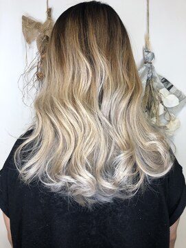 ニューヨークニューヨーク 大久保店(NYNY) ホワイトベージュのバレイヤージュ風