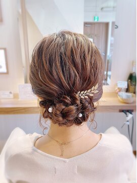 ララルーモ(LaＬaｒＯomo) ルーズシンプルシニヨン