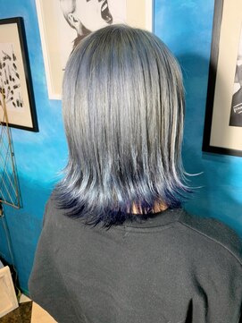 アスイン(asuin) グレージュカラーインナーカラーにネイビー