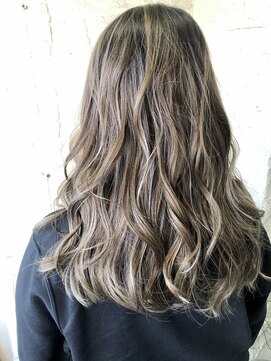 ペネロープ(Penelope) ハイライト/バレイヤージュ/グラデーション 担当 夕島