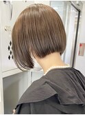 前下がりミニボブ イルミナカラー アッシュベージュ 前髪 小顔
