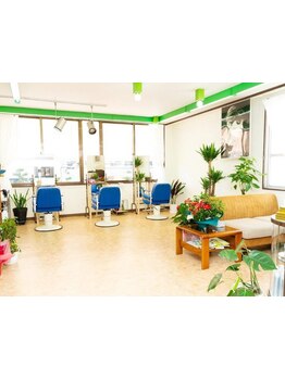 駅近で通いやすさ抜群◎レトロ感のある落ち着いた雰囲気で、ゆったりとしたサロンTimeをお過ごしください♪