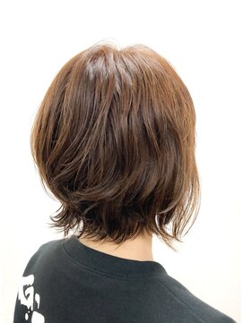 黄ぐまくん美容室 ショート　レイヤー　ボブ