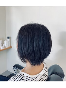 リバース ショートボブ