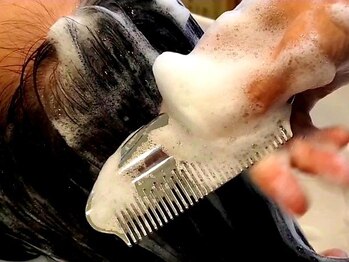 ジッピー美容室岡谷店の写真/《思わず眠ってしまう極上ヘッドスパ》日々の疲れを忘れ、頭皮と心をリフレッシュする至福のひとときをー。