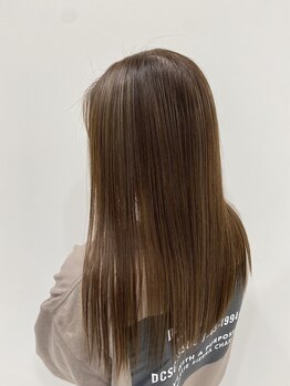 リベルタ(Liberta)の写真/【本気の髪質改善】芯から潤う極上の質感。髪の状態に合わせた厳選トリートメントで、圧倒的うる艶髪へ♪