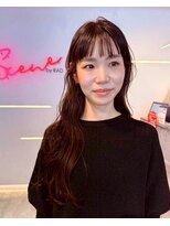 シーン バイ ラッド(SCENE by RAD)&nbsp;自然な動きくびれヘアの大人可愛いロングレイヤーショート艶感