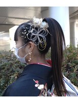 サクラ(SAKURA) 成人式/振袖ヘア/ストレートポニー/水引き/金箔/ブルーブラック