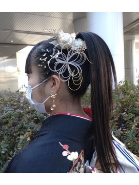 サクラ(SAKURA) 成人式/振袖ヘア/ストレートポニー/水引き/金箔/ブルーブラック