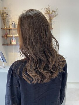 ベルム(Belme) 透明感抜群！透け感ベージュ