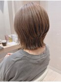外ハネボブ切りっぱなしグレージュくびれレイヤー似合わせ50代