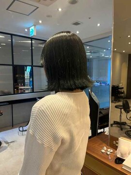 ダブル(W) 外はねミディ/黒髪