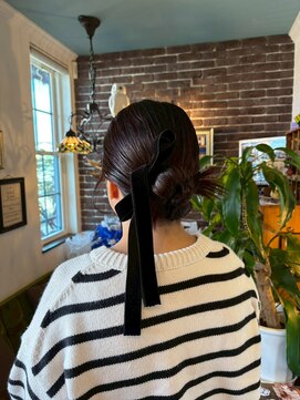 アズグロウヘアー(AS GROW HAIR) 黒髪低めシニヨン×リボンアレンジ