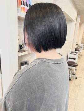 キャアリー(Caary) 福山Caaryサーモンピンクインナーアクセントカラーミニボブ20代