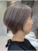 表参道白髪ぼかしハイライトウルフショートヘアグレージュ40代