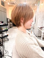 シシ 大宮(She 2.) ハイトーンショートボブ/丸みショート/透明感/大人っぽショート