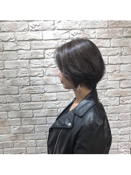 ラシク(La Chic) カッコよさの中に可愛さを♪くすませショートボブ