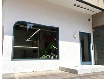アペロ(Apero)の雰囲気（外観はアーチの窓がポイント[柏駅/ボブ/ブリーチ]）