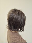 ハイライト&ローライトによる立体感外はねボブ