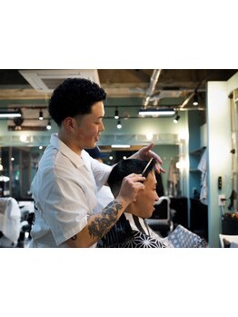 【平日21:00まで営業】仕事終わりにも気軽に通えるBARBERSHOP。メンズ専門店ならではのSTYLEをご提供。