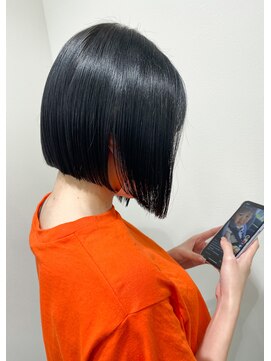 アンリ(Anli) 【tomomi*ネイビーブラック*前下がりボブ*ワンレンボブ*ボブ】