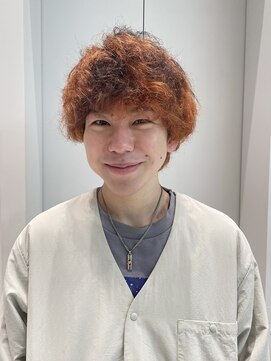 アルティファータ(artifata) オレンジベージュ　デザインカラー　コントラスト メンズパーマ