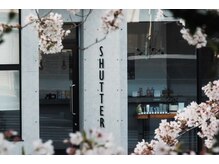 シャッター(SHUTTER)の雰囲気（モダンな外観。撮影とヘアケアとカラーに精通した技術者がお迎え）