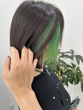 グラムヘアー(GLAM HAIR) ボブ×イヤリングカラーグリーン