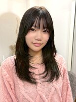 ロッカ(ROCCA)&nbsp;暗めカラーくびれレイヤーミディ×シースルーバング