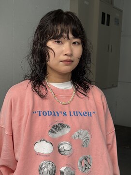 大きめカールで作るウルフレイヤーパーマ