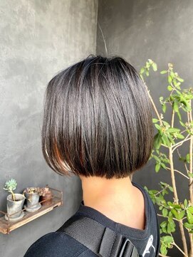 ナナ バイ ピケ(nana by pique) 柔らかミニボブ/イヤリングカラー/プラチナグレージュ/20代30代