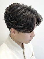 ミヤビ(MIYAVI) フェザーパーマセンターパート