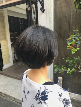 アンプレヴーアジュテ(Impre'vu ajoute) ふんわり丸みのある大人ショートボブ