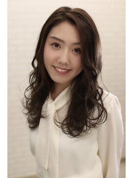 アンビシャス(ambitious) 透け感アップのゆるふわウェーブ