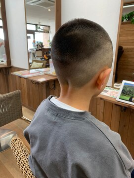 ヘアーサロン プアメリア(Puamelia) ジュニアカット襟足刈り上げすっきりフェード黒髪ナチュラル