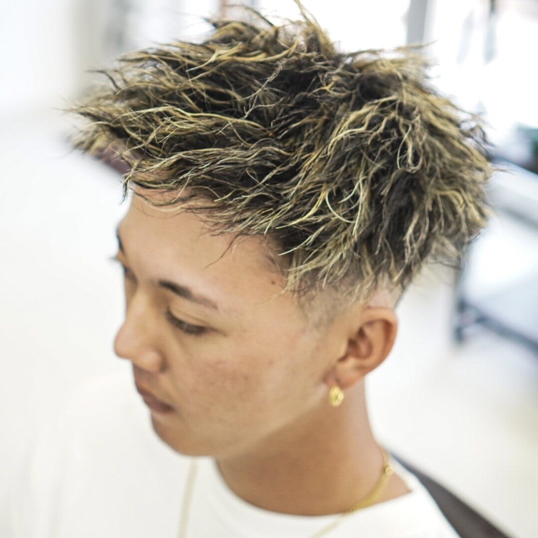 ツイスト黒金メッシュ：L168660262｜ヘアーズアウル(hair`s OWL