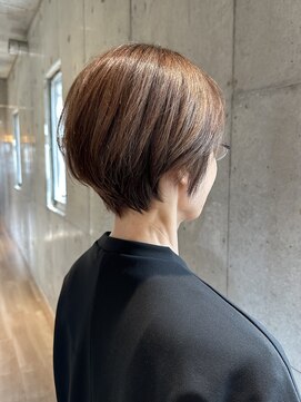 ノーム(Noam) 曲線美ショート