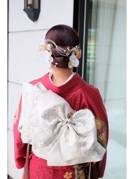 タリーゼ(TALISE) リボンまとめ髪 × 金箔アレンジ