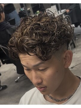 イーラ アメ村店(era) サーフバック　ツイストスパイラル眉カットメンズパーマ