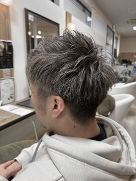 フォンタナ(Fontana) ハイライト2回ブリーチ◎シルバーメッシュ×ツーブロック