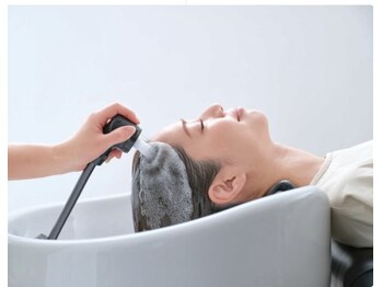 ゼン(zen)の写真/活泡泉で頭皮スッキリ◎髪本来のツヤと軽さを実感できるケア！