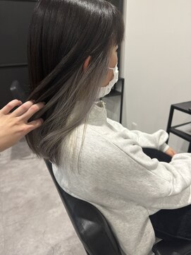 ナンバー(number+) 20代30代大人可愛い艶感シルバーホワイトイヤリングカラー