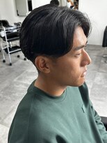 ヒュイル バイ ニアウ(Hwyl by Niau) メンズセンターパートパーマニュアンスパーマスパイラルパーマ