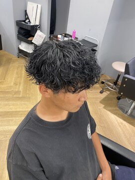 アレス バイ シカ 神戸三宮元町店(ALLES by Cica) スーツ短髪ツーブロック束感黒髪シークレットパーマ流行