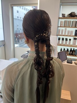 シェノン(Chainon.) タイトツイン編み下ろしヘア♪