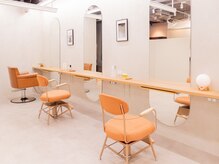 ディアナ ダル(diana dal)の雰囲気(ロールスクリーンで半個室に。居心地良い上質空間。)